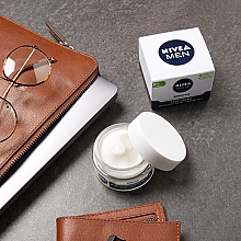 Intensiv feuchtigkeitsspendende Gesichtscreme für Männer - Nivea Intensively Moisturizing Cream Men Sensitive Skin — Bild N4