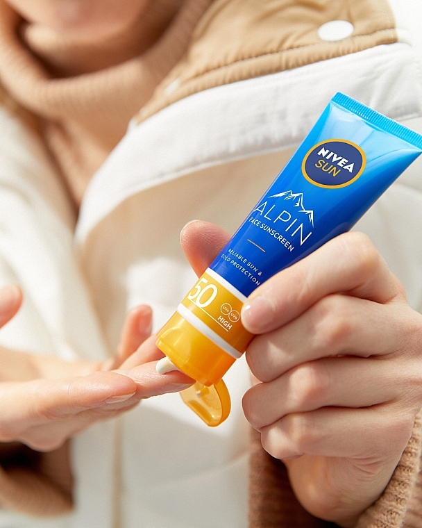Feuchtigkeitsspendende Gesichtscreme mit Sonnen- und Kälteschutz SPF 50 - Nivea Sun Alpin Sun Cream for Face SPF 50+ — Bild N5