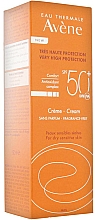Düfte, Parfümerie und Kosmetik Parfümfreie Sonnenschutzcreme für trockene und empfindliche Gesichtshaut SPF 50+ - Avene Tinted Creme SPF50+