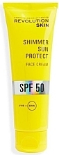 Düfte, Parfümerie und Kosmetik Schimmernde Sonnenschutzcreme für das Gesicht - Revolution Skin SPF 50 Shimmer Sun Protect Face Cream