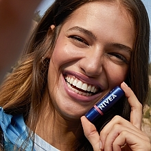 NIVEA - Nivea Caring Beauty Lip & Chick SPF 30  — Bild N13