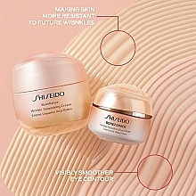 Augencreme - Shiseido Benefiance ReNeuraRED Technology Wrinkle Smoothing Eye Cream — Bild N8