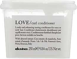 Düfte, Parfümerie und Kosmetik Nährender Conditioner für lockiges Haar mit Mandelextrakt - Davines Love Curl Enhancing Conditioner