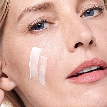 Glättende Anti-Falten Gesichtscreme für den Tag - Shiseido Benefiance Wrinkle Smoothing Cream — Foto N4