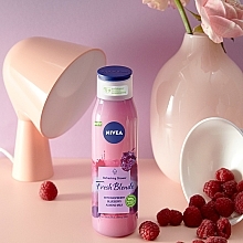 Erfrischendes Duschgel Himbeere, Blaubeere und Mandelmilch - NIVEA Fresh Blends Refreshing Shower Raspberry Blueberry Almond Milk — Bild N4