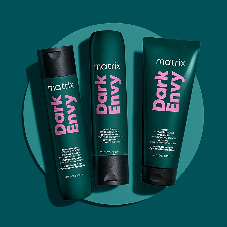 Shampoo zur Neutralisierung von unerwünschtem Messing- und Orangestich - Matrix Total Results Dark Envy Shampoo — Bild N22