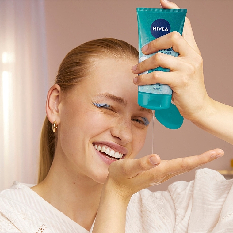 Peeling-Gesichtswaschgel gegen Hautunreinheiten - NIVEA Pure Effect Clean Deeper — Foto N4