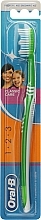 Zahnbürste mittelhart grün - Oral-B 1 2 3 Classic Care Medium Toothbrush — Bild N1