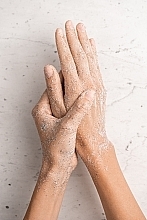 Pflegende Handcreme mit einem Nischenduft - Sister's Aroma Smart Hand Cream — Bild N7