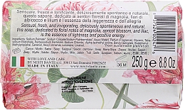Naturseife Pisa - Nesti Dante Natural Soap White Magnolia, Apricot Blossom & Lilium Dolce Vivere Collection — Bild N2