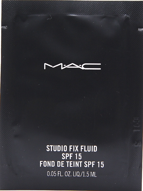 GESCHENK! Flüssige Foundation für das Gesicht - MAC Studio Fix Fluid SPF15  — Bild N1