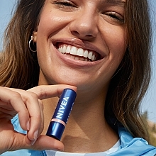 NIVEA - Nivea Caring Beauty Lip & Chick SPF 30  — Bild N18