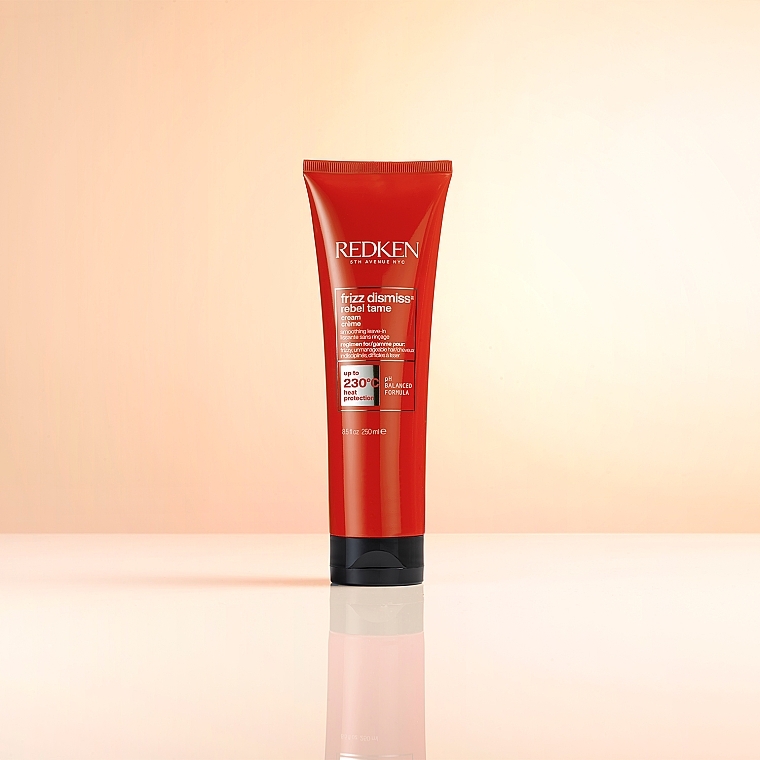 Glättende Hitzeschutz-Creme ohne Ausspülen - Redken Frizz Dismiss Rebel Tame — Bild N3