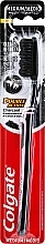 Zahnbürste mittel Double Action Charcoal mit Aktivkohle schwarz-violett - Colgate Double Action Charcoal Medium Toothbrush — Bild N1