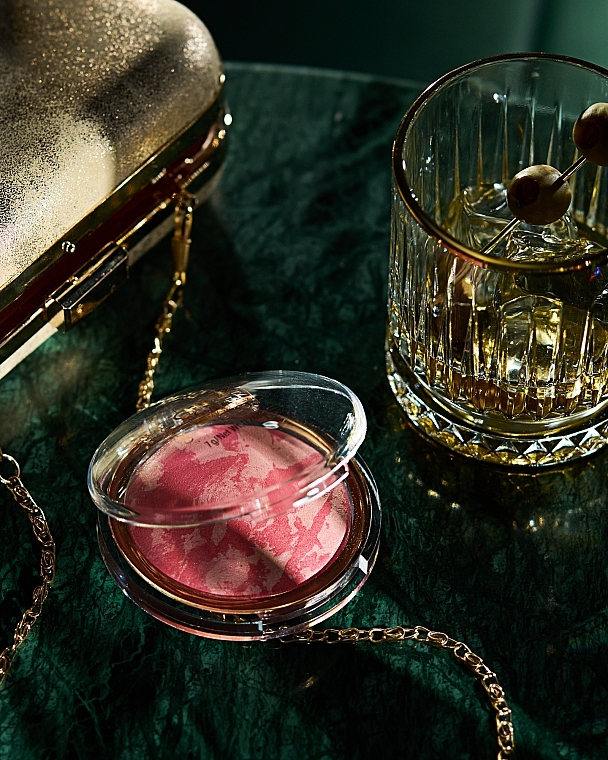 Zweifarbiges Rouge mit marmorierter Textur - Catrice Catrice Cheek Lover Marbled Blush — Bild N6