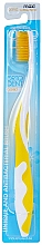 Zahnbürste gelb - Orto-Dent Gold Maxi Toothbrush — Bild N1