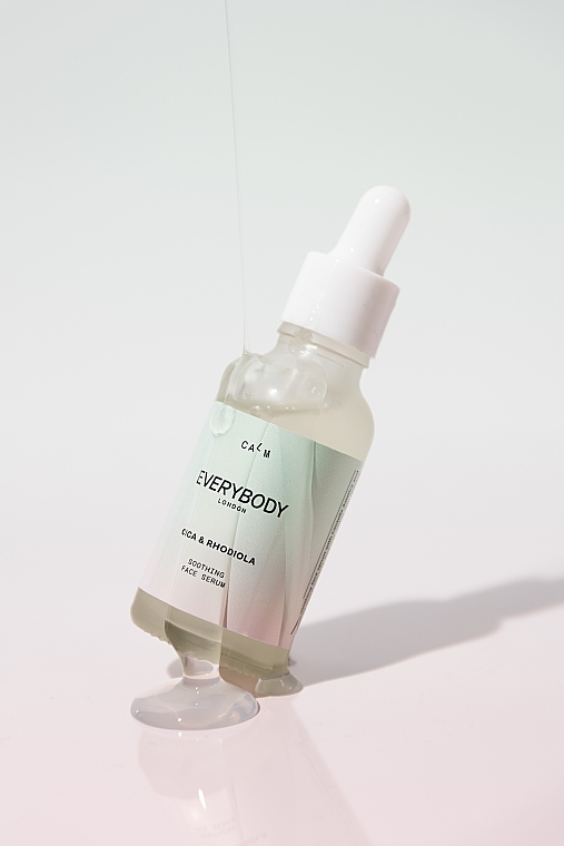 GESCHENK! Beruhigendes Serum mit Centella Asiatica - EveryBody Calm Soothing Face Serum  — Bild N5