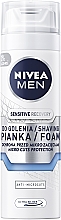 Düfte, Parfümerie und Kosmetik Revitalisierender Rasierschaum - Nivea For Men Sensitive Recovery Foam