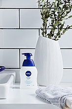 Cremeseife mit Mandelöl - Nivea Creme Soft Care Soap — Bild N3