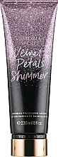 Parfümierte schimmernde Körperlotion - Victoria's Secret Velvet Petals Shimmer Lotion — Bild N1