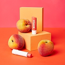 Feuchtigkeitsspendender Lippenbalsam Peach Shine - Nivea Lip Care Peach Shine Lip Balm — Bild N10