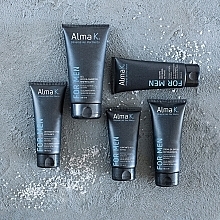 Reinigendes Gesichtsgel für Männer - Alma K For Men Exfoliating Facial Cleanser — Bild N6