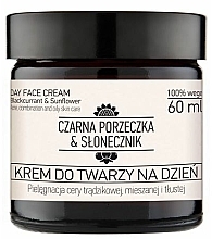 Düfte, Parfümerie und Kosmetik Beruhigende Tagescreme für fettige und Mischhaut - Nova Kosmetyki Czarna porzeczka & Slonecznik