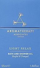 Entspannendes Bade- und Duschöl mit Lavendel- und Ylang-Ylang-Öl - Aromatherapy Associates Light Relax Bath & Shower Oil — Bild N3
