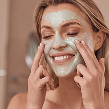 Feuchtigkeitsspendende aufhellende Gesichtsmaske mit Schlamm aus dem Toten Meer - Ahava Mineral Mud Brightening & Hydrating Facial Treatment Mask — Bild N9