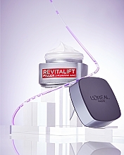 Anti-Aging Tagescreme mit Faltenauffüll-Effekt - L'Oreal Paris Revitalift Filler Hyaluronic Acid Day Cream — Bild N10