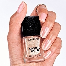 Decklack für Nägel mit kosmischem Goldeffekt - Catrice Cosmic Gold Effect Celestial Light Top Coat  — Bild N6