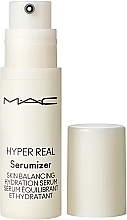 GESCHENK! Feuchtigkeitsspendendes Gesichtsserum - M.A.C Hyper Real Serumizer Skin Balancing Hydration Serum (Mini) — Bild N1