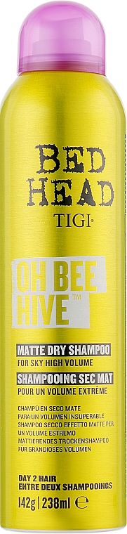 Mattierendes Trockenshampoo für grandioses Volumen - Tigi Bed Head Oh Bee Hive Matte Dry Shampoo — Bild N1