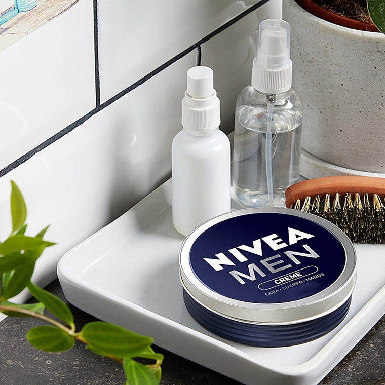 Körperpflegeset - NIVEA Men Protect & Care (Duschgel 250ml + Deo Roll-on 50ml + Gesichts- und Körpercreme 75ml) — Bild N8