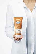 Wasserfestes Sonnenschutzgel für Gesicht und Körper für empfindliche Kinderhaut SPF 50+ - Vichy Capital Soleil Wet Skin Gel — Bild N4