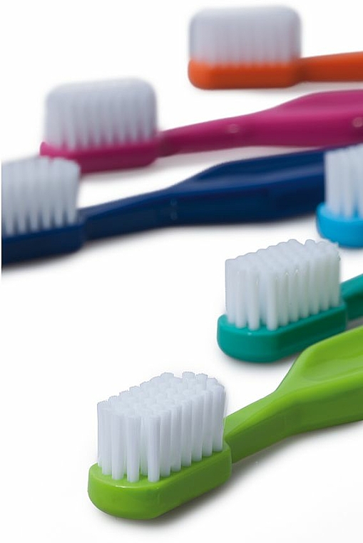 Zahnbürste mittel M39 blau - Paro Swiss Toothbrush (mit Plastikhülle) — Bild N3