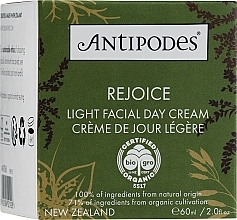 Leichte feuchtigkeitsspendende Tagescreme für das Gesicht mit Bio-Avocado- und Hagebuttenöl - Antipodes Rejoice Light Facial Day Cream — Bild N2