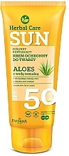 Düfte, Parfümerie und Kosmetik Feuchtigkeitsspendende Sonnenschutzcreme für das Gesicht mit Aloe - Farmona Herbal Care Sun SPF 50
