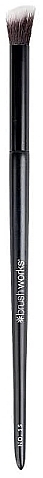 Lidschattenpinsel №15  - Brushworks Angled Blending Eye Brush  — Bild N1