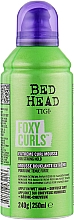 Haarmousse mit starkem Halt - Tigi Bed Head Foxy Curls Mousse — Bild N1