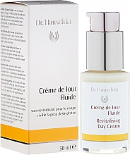 Revitalisierende und feuchtigkeitsspendende Tagescreme - Dr. Hauschka Revitalizing Day Cream — Bild N4