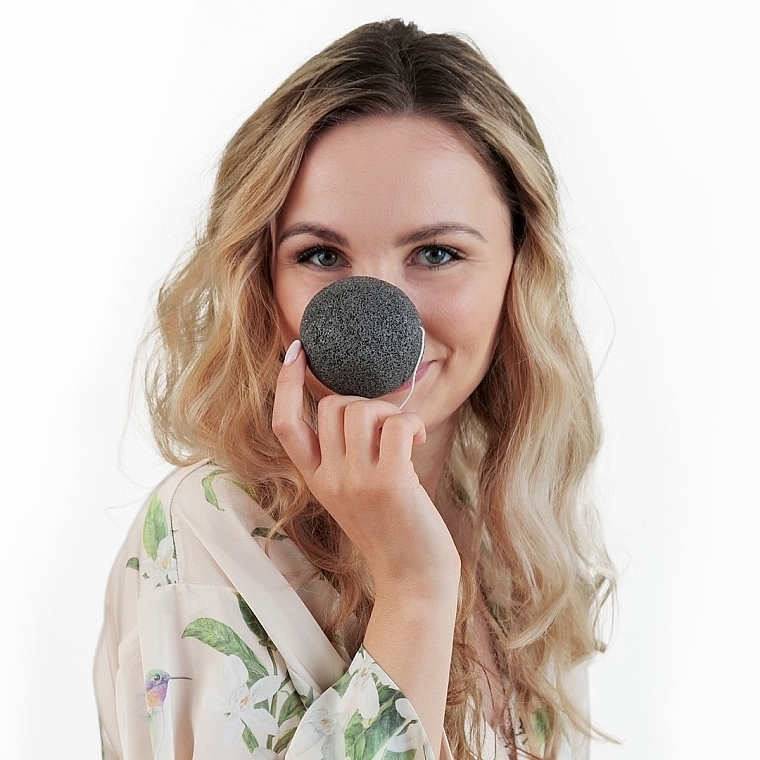 Two Cosmetics Konjac Sponge with Black Charcoal  - Konjac-Schwamm mit Holzkohle  — Bild N2