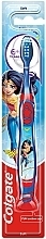 Kinderzahnbürste 6+ Jahre weich blau-rot - Colgate Kids Soft Toothbrush Wonder Women  — Bild N1