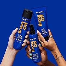 Farbneutralisierendes Shampoo für kühle Farbergebnisse - Matrix Total Results Brass Off Blue Shampoo For Brunettes — Bild N10