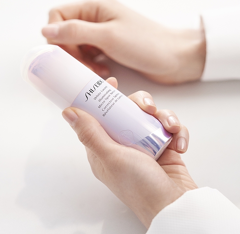 Aufhellendes Anti-Aging Gesichtsserum gegen Pigmentflecken - Shiseido White Lucent Illuminating Micro-Spot Serum — Bild N4