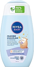 Feuchtigkeitsspendende Milch vor dem Schlafengehen - Nivea Baby  — Bild N1