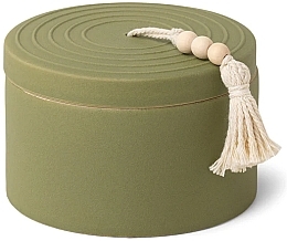Duftkerze im Glas hellgrün - Paddywax Cypress & Fir Ceramic Candle With Lid & Beaded Hang Tag Sage Green — Bild N1