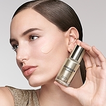 Straffendes Gesichtsserum  - Lancaster Golden Lift Tightening Serum  — Bild N30