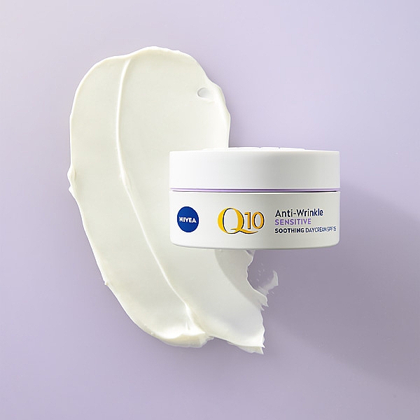 Beruhigende Anti-Falten Tagescreme mit Coenzym Q10 SPF 15 - Nivea Q10 Power Anti-Wrinkle Day Cream SPF15 — Bild N4