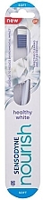 Zahnbürste weich hellblau - Sensodyne Nourish Healthy White Soft Toothbrush — Bild N1